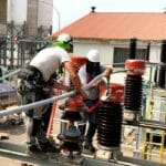 Gaine E/FOURREAU en silicone vulcanisé sur poste haute tension protection de phase à terre jusqu’à 35 kV