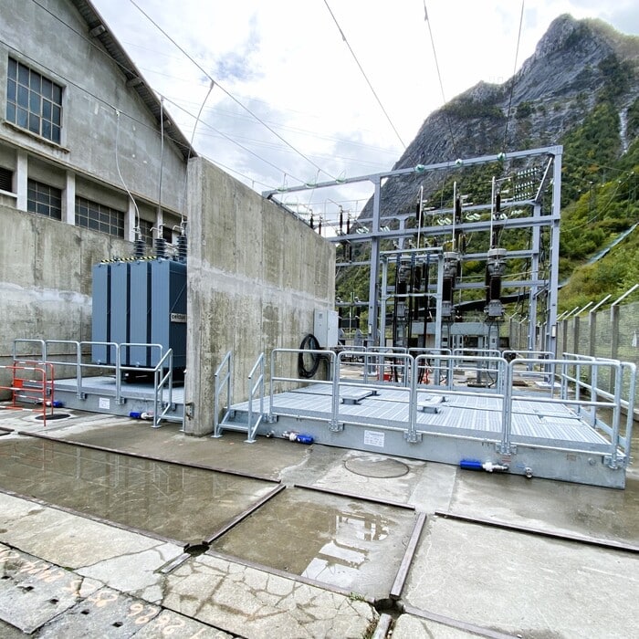 SPI PETRO PIT 410 filter cartridge and its PFC 44 pre-filter mounted externally on an ERT modular extinguishing retention tank with SANERGRID steps and railing.