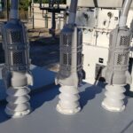 Grande housse E/COVER AVIFAUNE en silicone vulcanisé sur bushing pour protection de phase à terre jusqu’à 35 kV