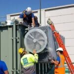 Montaje de refrigeradores de aire y casquillos para transformadores de potencia Kolektor ETRA