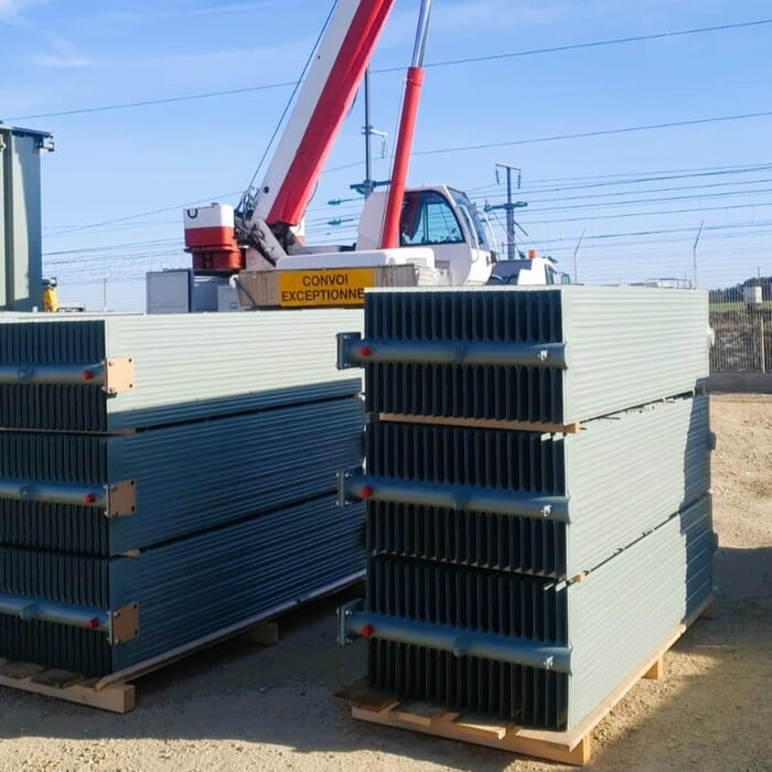 Installation of radiators and HVB HV bushings on the Kolektor Etra transformer on the SNCF site 