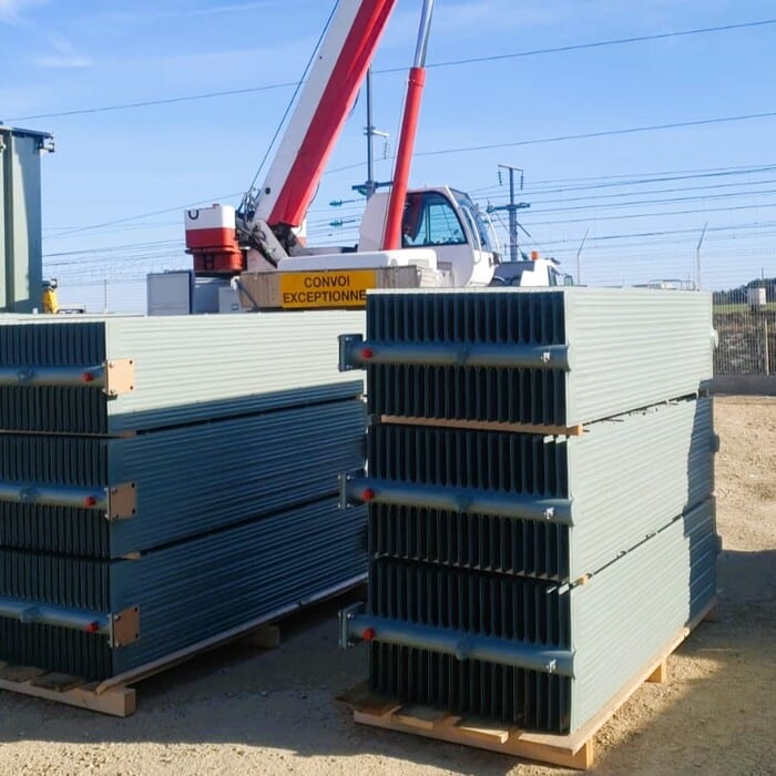 Installation des radiateurs et traversées HTA HTB sur le transfo Kolektor Etra chantier SNCF 