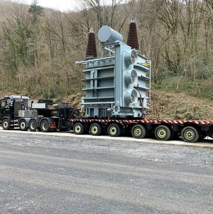 Exceptional convoy for the kolektor etra electric transformer on the Chastang dam site