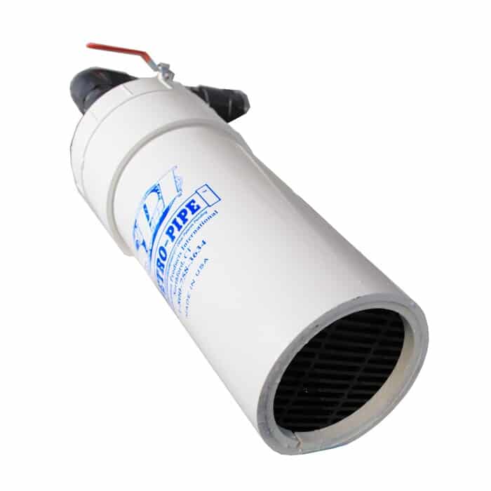 filtro P-PIPE PI616-M2 montato su una valvola da ¼ di giro per il drenaggio di acqua inquinata da vasche di contenimento elettrico.