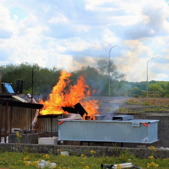 Fire test on ERT-W containment tank for dielectric oil fires