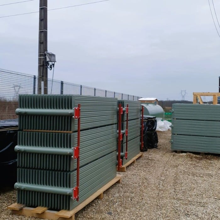 Arrival on site of the cooling radiators for the SONEC KOLEKTOR ETRA electric transformer.