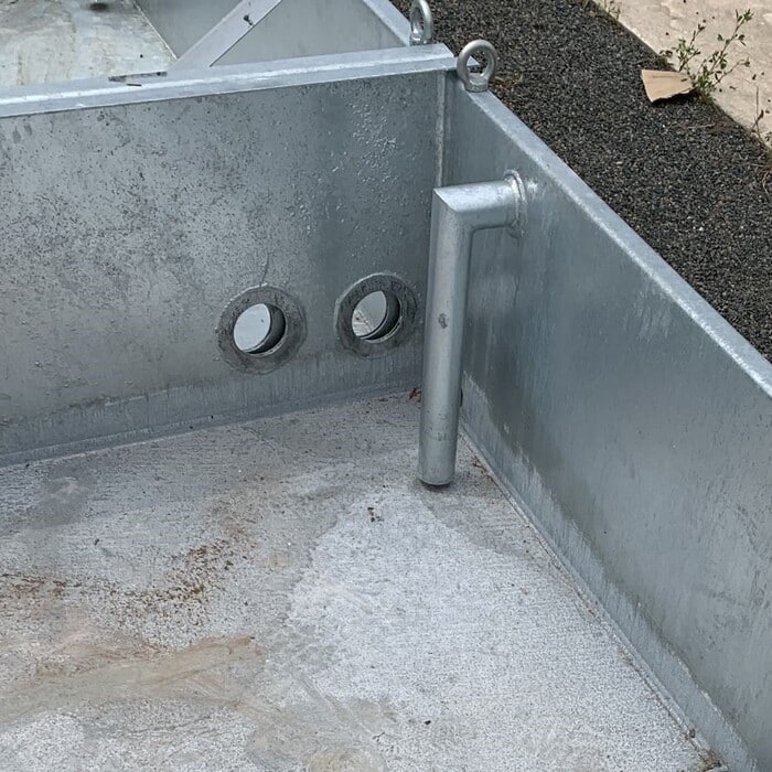 Retention tanks connected in modules by the SNG-Flow system and fitted with a safety siphon for water drainage