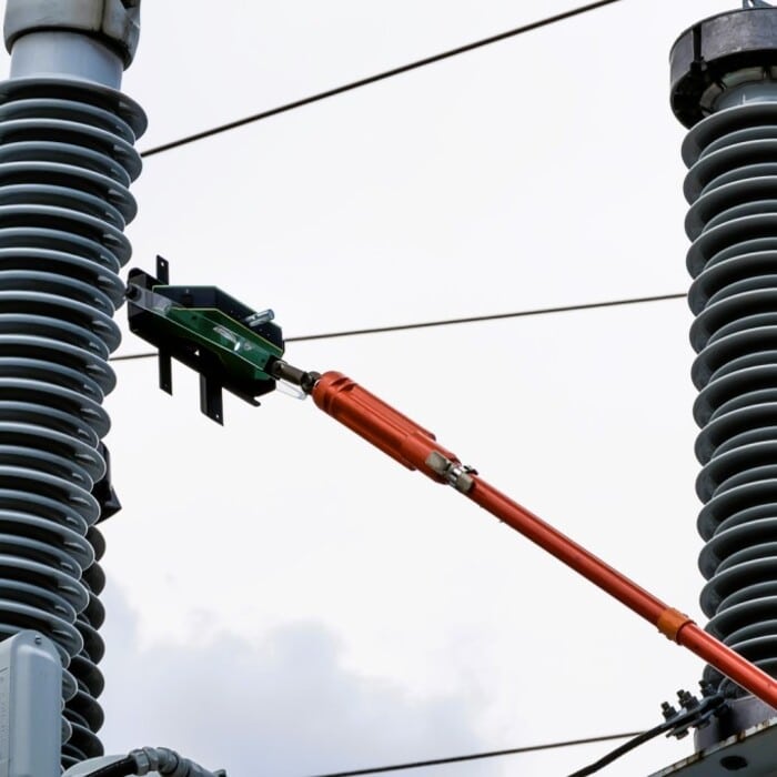Test protection isolateur haute tension verre sur des lignes électriques POSITRON 