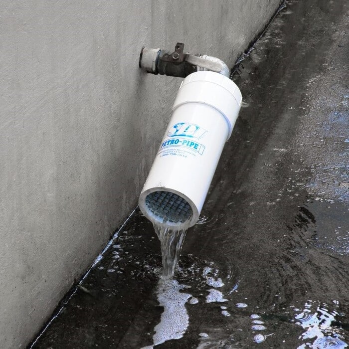 PETRO PIPE PI616-M2 filter cartridge with ¼ turn valve for drainage of hydrocarbon contaminated rainwater mounted on a concrete retention tank, in accordance with standard EN 858-1.