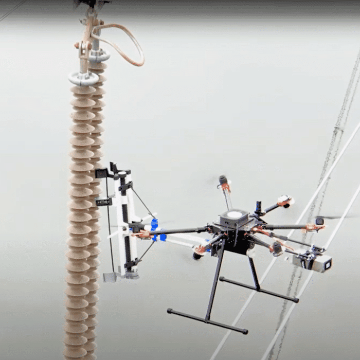 testeurs d'isolateurs POSITRON légers et révolutionnaires, simples à utiliser, qui enregistrent les conditions dangereuses sur des isolateurs suspendus 