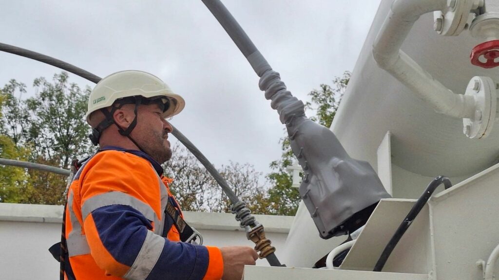 EFOURREAU et E COVERMIDSUN SYNERDIS se posent et se retirent facilement, sans détérioration sur sous station ENEDIS RTE