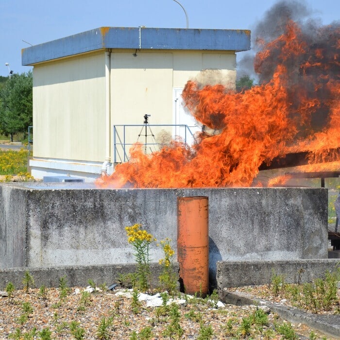 Test anti-feu couverture EXTICOV-CCF sur bac de rétention pour risque incendies des huiles diélectriques