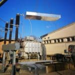 Instalación al aire libre de cubetos de retención metálicos ERT-MODULO para gestionar los riesgos en grandes centrales eléctricas.