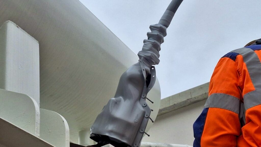 Solution complète MIDSUN SYNERDIS avec E COVER ETAPE et E FOURREAU pour une protection complète et adaptée de sous stations ENEDIS