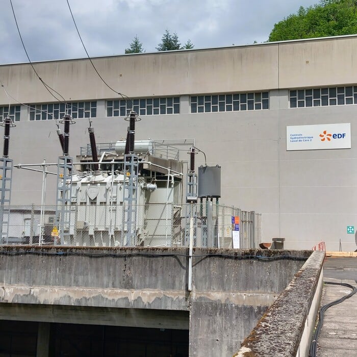 Oil-filled electrical transformers from 10 to 500 MVA and up to 420 kVA for hydroelectric power stations
