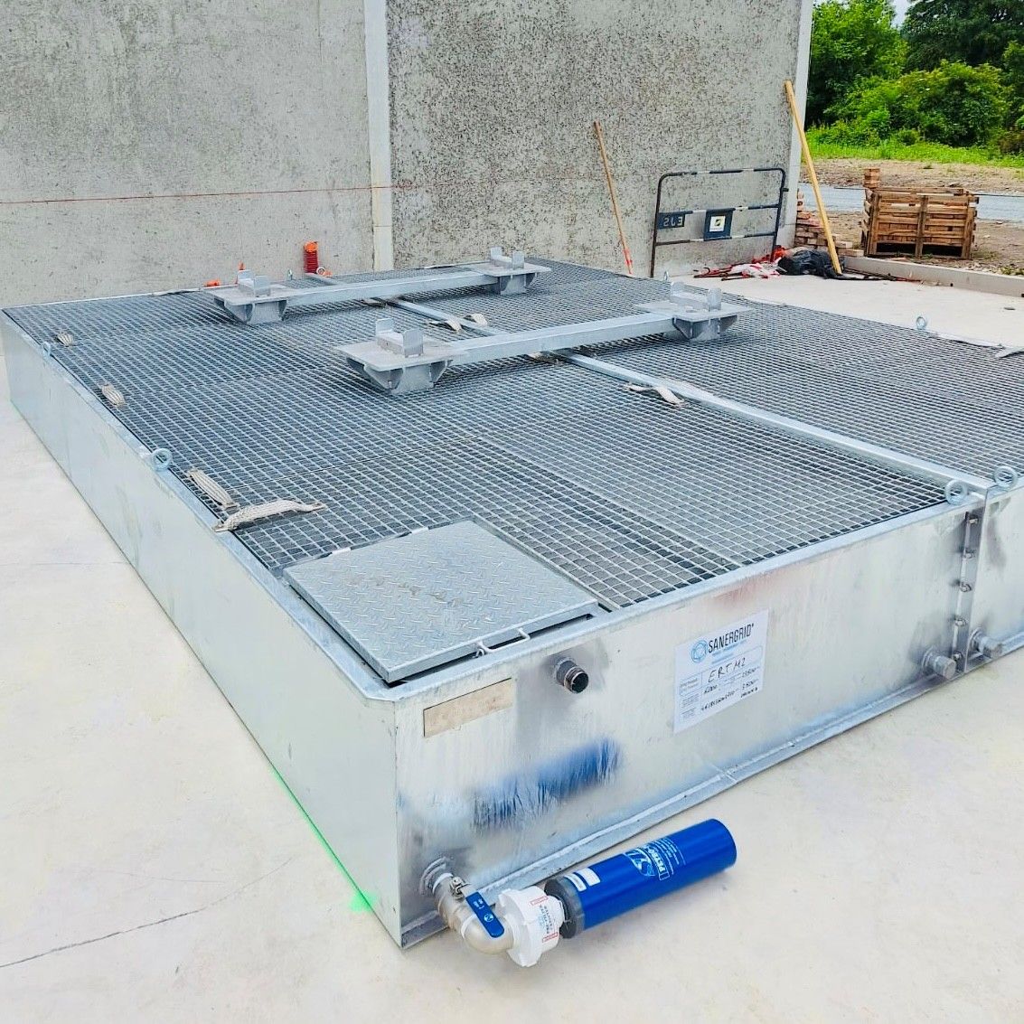 Colocación de los módulos de Sanergrid y de los filtros antihidrocarburos SPI por Sonec