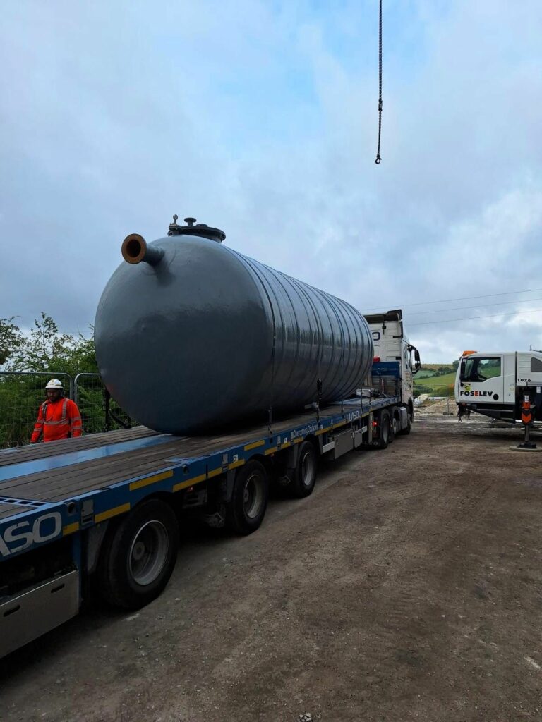 Double-wall offset containment pit by SANERGRID prior to unloading