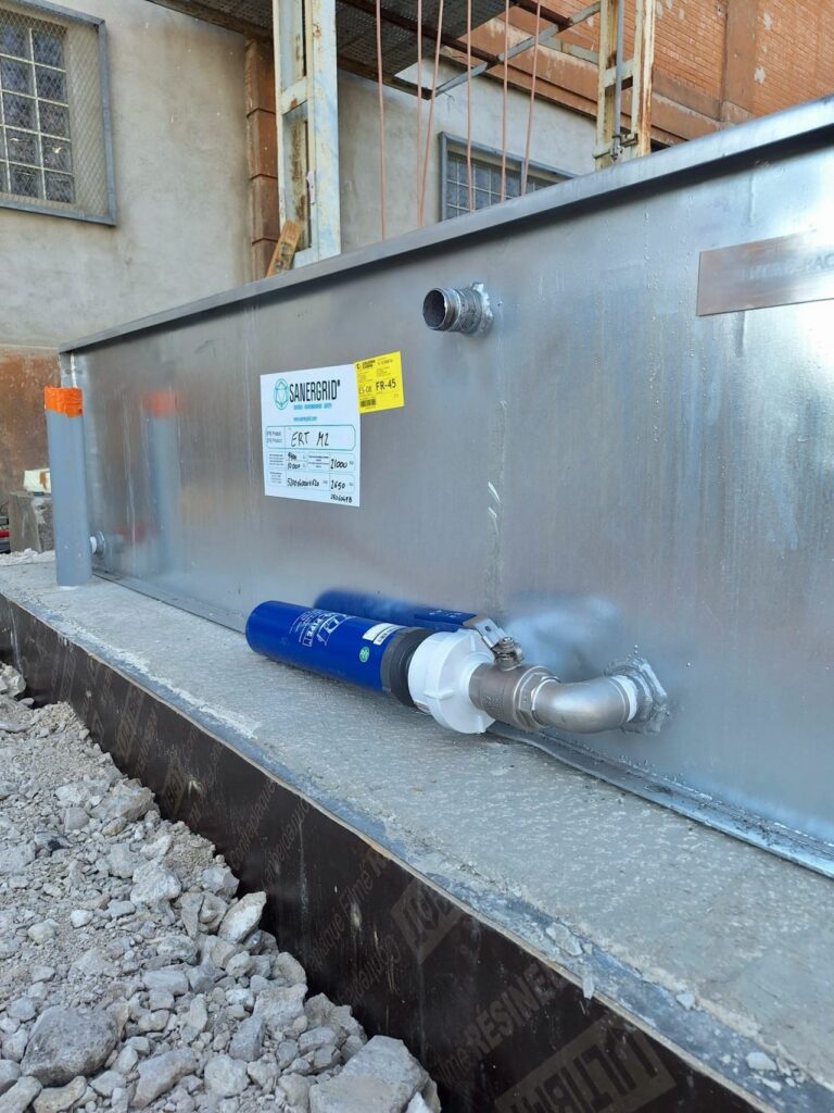 Filtración de hidrocarburos SPI Petropit en tanque modular Sanergrid