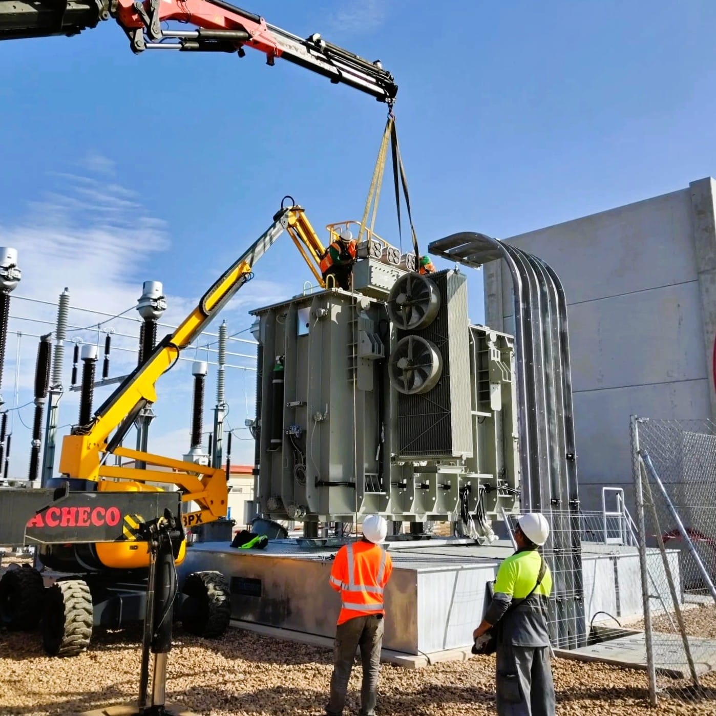 Grutage transformateur de puissance sur bacs de rétention SANERGRID ERT MODULO3