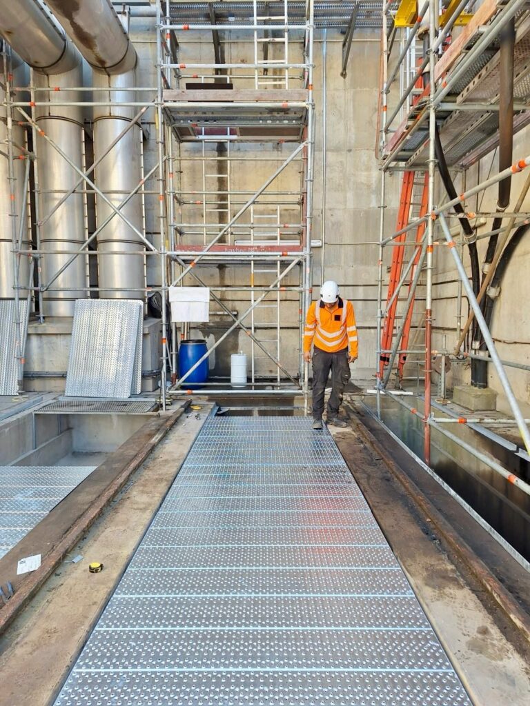 Installazione da parte di SONEC di copertura e botola EXTICOV LHD SANERGRID
