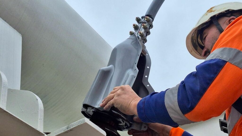 MIDSUN E Cover cap by SYNERDIS, perfectly suited for ENEDIS and RTE connections